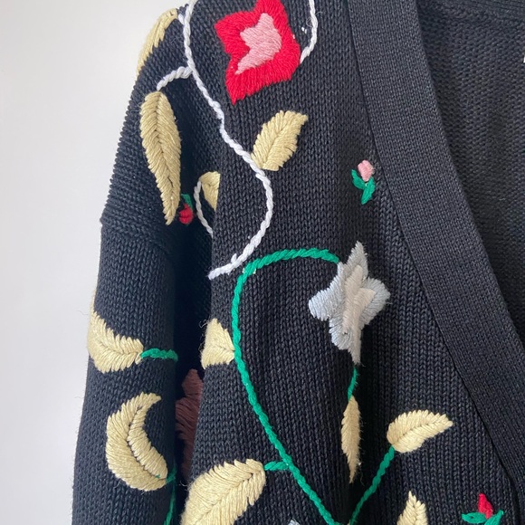 Vintage Linda B. Collection embroidered Cardigan - Picture 5 of 9